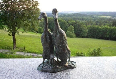Rottenecker Bronzefigur Laufenten mit Kind