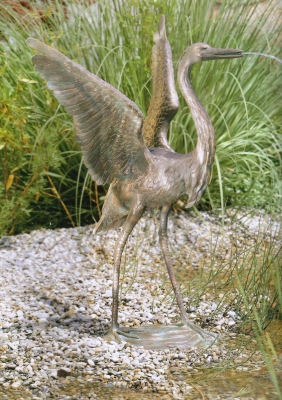 Rottenecker Bronzefigur Graureiher, wasserspeiend