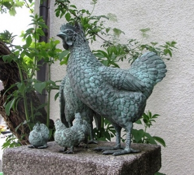 Rottenecker Bronzefigur Henne