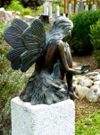 Rottenecker BronzefigurFee sitzend mit Schmetterling