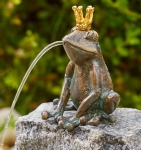 Rottenecker Bronzefigur Froschknig Klaus mit Granit Findling, wasserspeiend