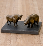 Rottenecker Bronzefigur Börsen Bär klein und Bulle klein auf Natursteinsockel