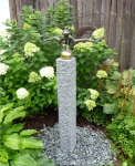 Rottenecker Bronzefigur Kassandra auf Granitbrunnen