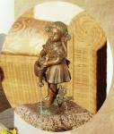 Rottenecker Bronzefigur Pauline, wasserspeiend