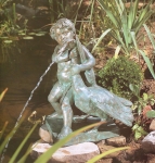 Rottenecker Bronzefigur Gnsejunge, wasserspeiend