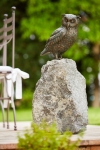 Rottenecker Bronzefigur Uhu, sitzend, auf Granit