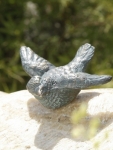 Rottenecker Bronzefigur Vogel, badend