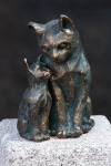 Rottenecker Bronzefigur Schmusekatzen