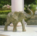 Rottenecker Bronzefigur Portal-Elefant links