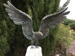 Rottenecker Bronzefigur Seeadler auf Rosario-Sule