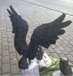 Rottenecker Bronzefigur Seeadler auf Rosario-Sule